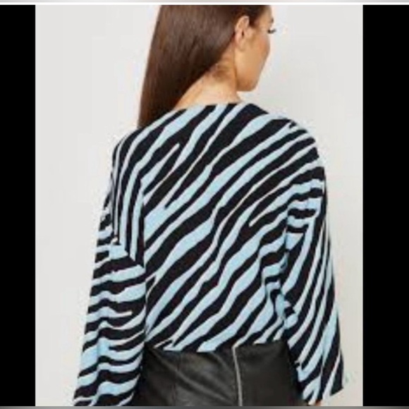 Topshop Zebra Print Tie Front Blouse 3/4 Sleeves Animal Print V-Neck Size 4 - Picture 2 of 8